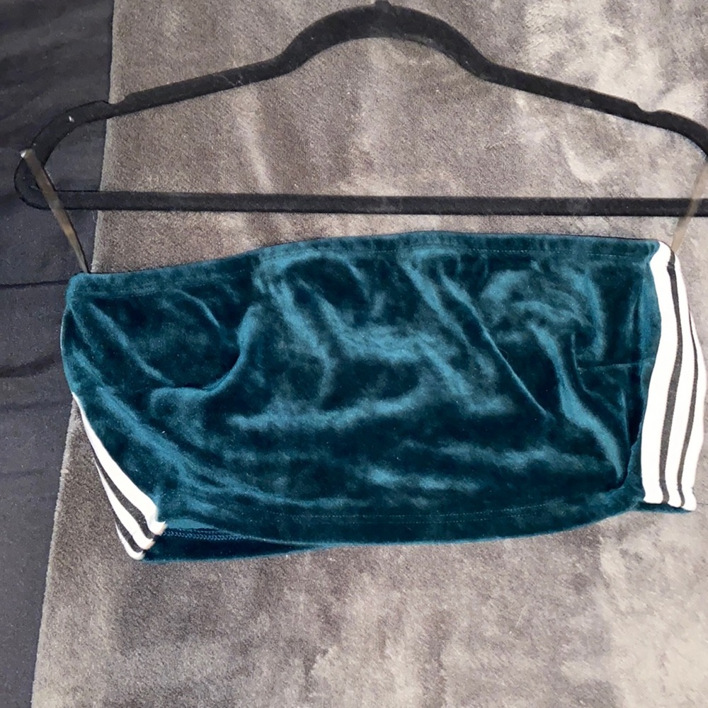 AKIRA Green Top Size Lg